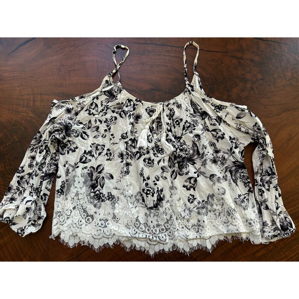 Love & Heart Boho Floral Cold Shoulder Lace Trim Top S